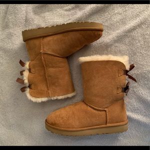 Tan Double Bow Back Uggs